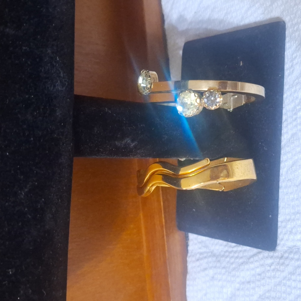 2 Retro Fashion Bracelets.